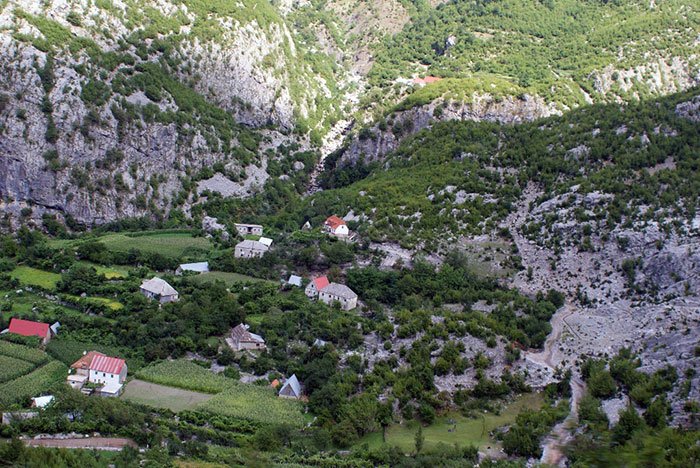 A village in upper Kelmendi (Photo: Ismail Gagica, August 2011)