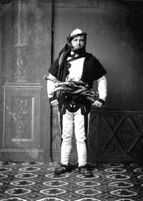 Theodor Ippen in Albanian dress (Photo: Marubbi 1900)