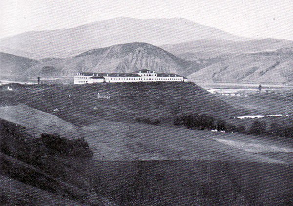 The Ottoman military barracks in Mitrovica (Photo: Ernst Jäckh, 1911).