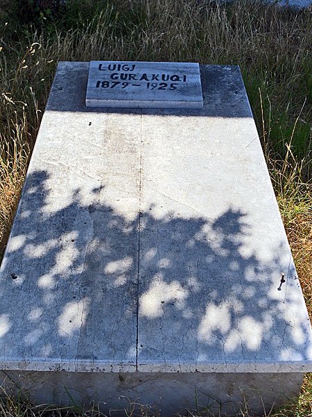 The rather shabby grave of Luigj Gurakuqi in Shkodra (Photo: Robert Elsie, July 2011)